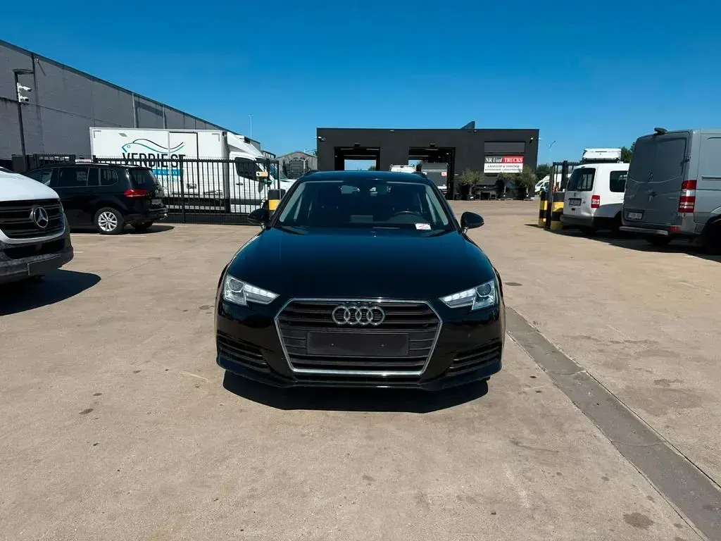 Gebraucht Audi A4 Sport 122 PS (89 kW) 2018 Schwarz Limousine