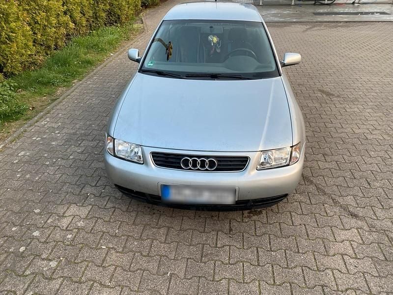 Gebraucht Audi A3 Ambiente 125 PS (91 kW) 1999 Silber Kleinwagen