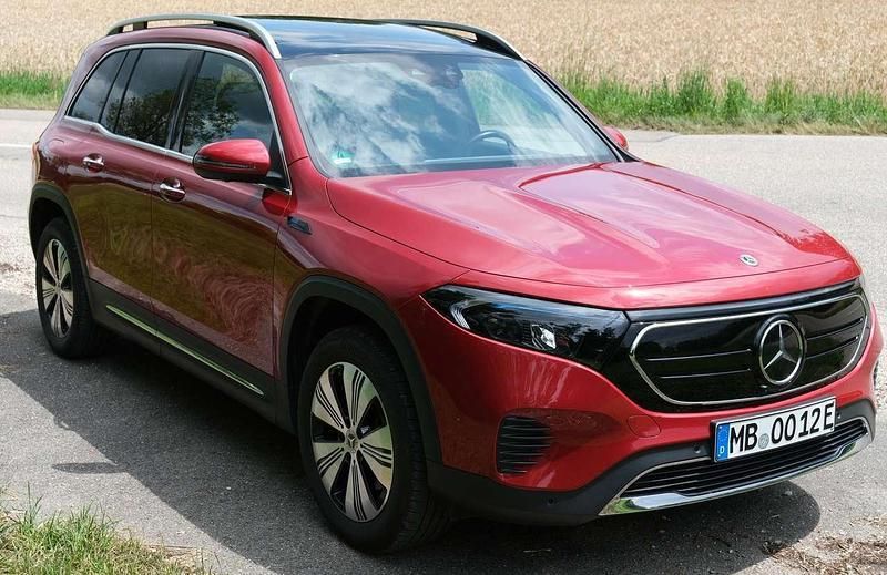 Rot Gebraucht 2022 Mercedes EQB300 SUV | 31.450 € (Guter Preis) - Bild 1/4