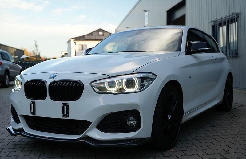 Weiß Gebraucht 2017 BMW 125 Performance Kleinwagen | 19.400 € (Fairer Preis) - Bild 1/4