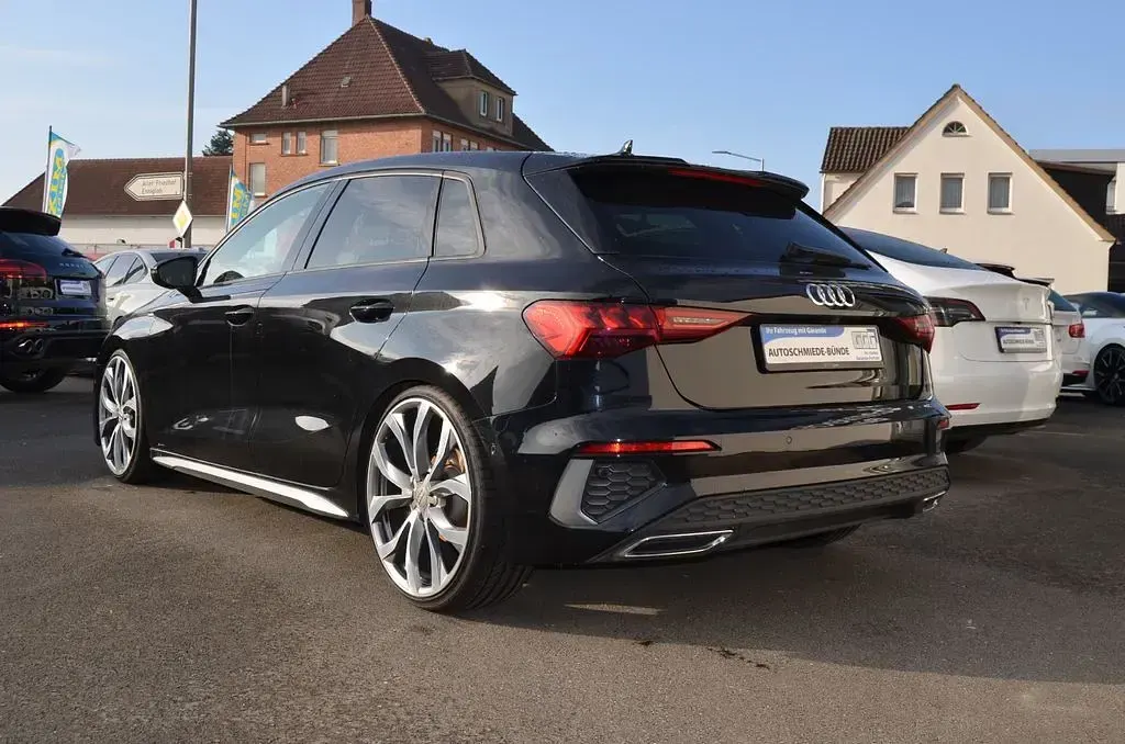 Używany Audi A3 S-Line 150 KM (110 kW) 2022 Czarny Sedan/Limuzyna