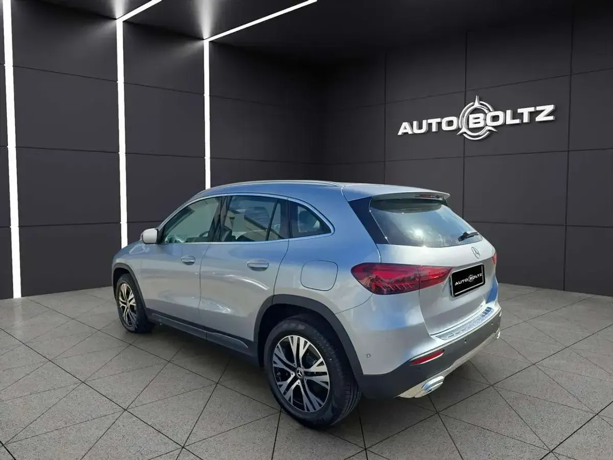 Gebraucht Mercedes GLA200 Progressive 163 PS (119 kW) 2024 Hightechsilber SUV
