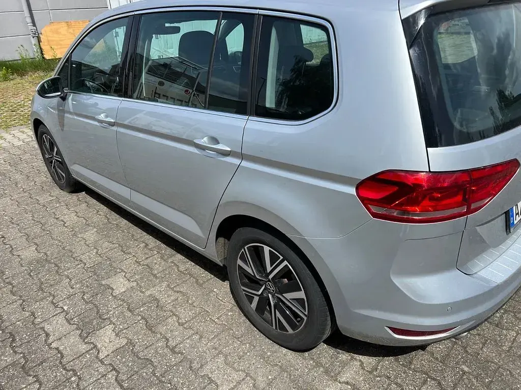 Gebraucht VW Touran Highline 150 PS (110 kW) 2021 Silber Van / Kleinbus