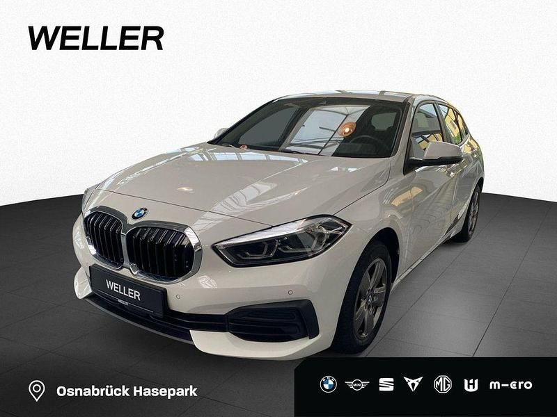 Alpinweiss iii (weiß) Gebraucht 2022 BMW 118 Advantage Kleinwagen | 20.850 € (Guter Preis) - Bild 1/4