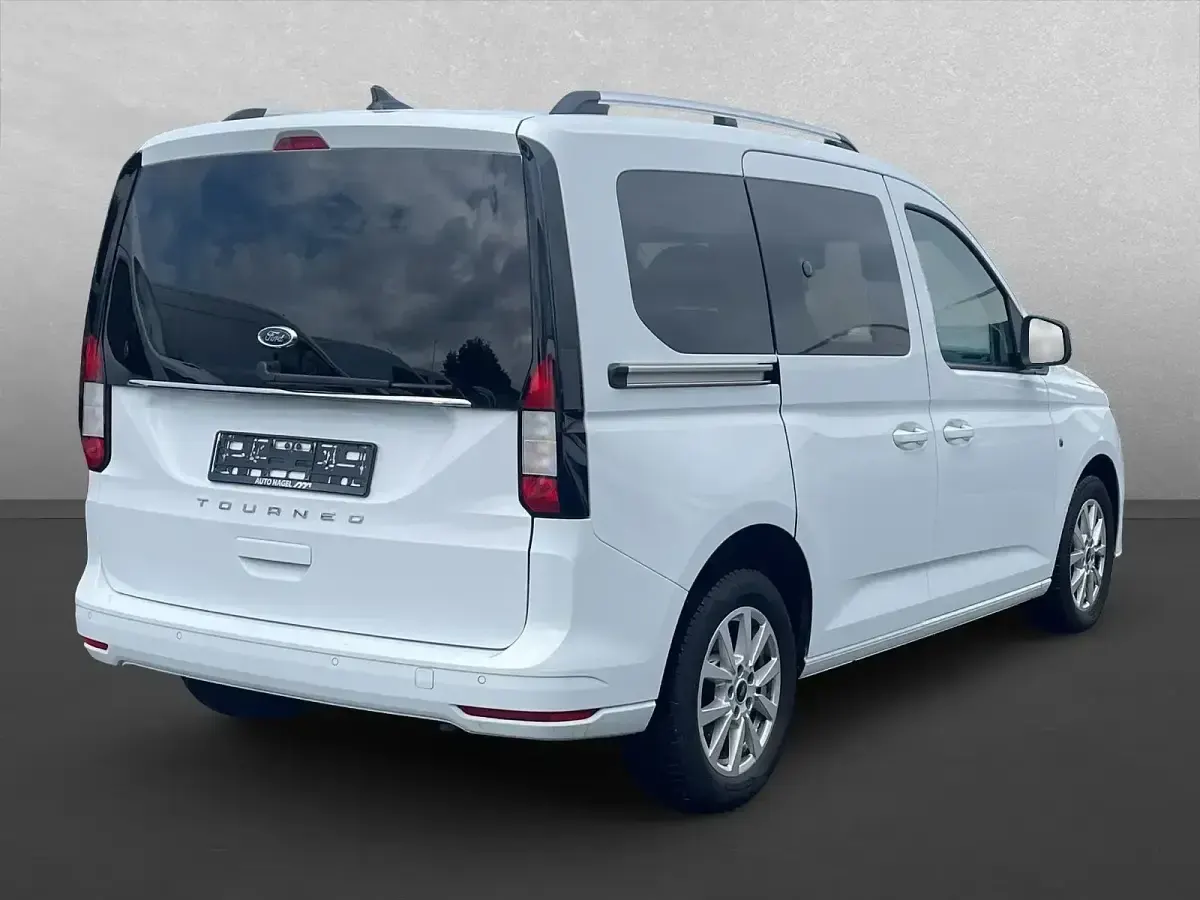 Gebraucht Ford Tourneo Connect Titanium 122 PS (89 kW) 2023 Andere Van / Kleinbus