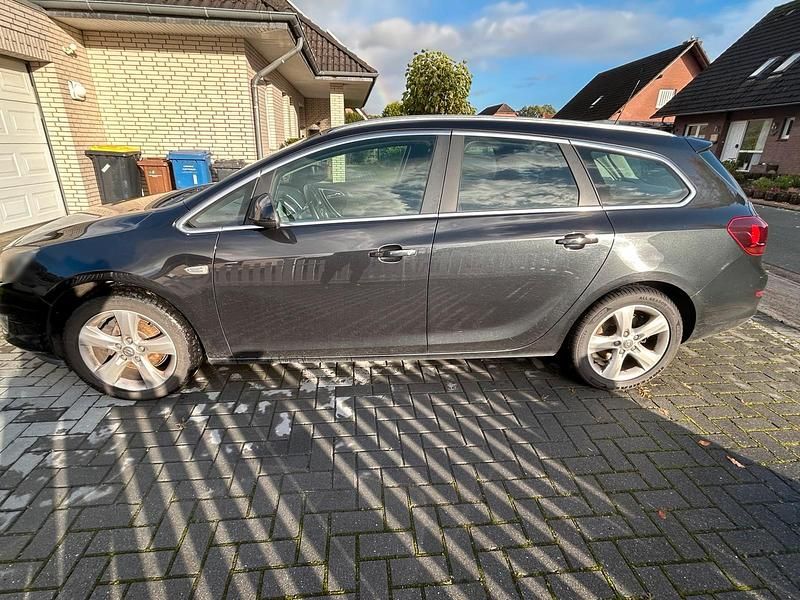 Gebraucht Opel Astra 125 PS (91 kW) 2012 Schwarz Kombi
