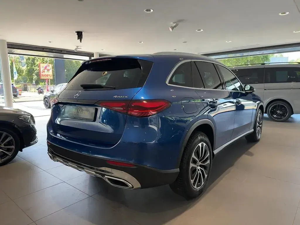 Gebraucht Mercedes GLC200 Avantgarde 204 PS (150 kW) 2024 Blau SUV