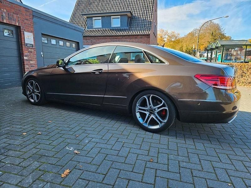Usata Mercedes E200 184 CV (135 kW) 2013 Marrone Coupé