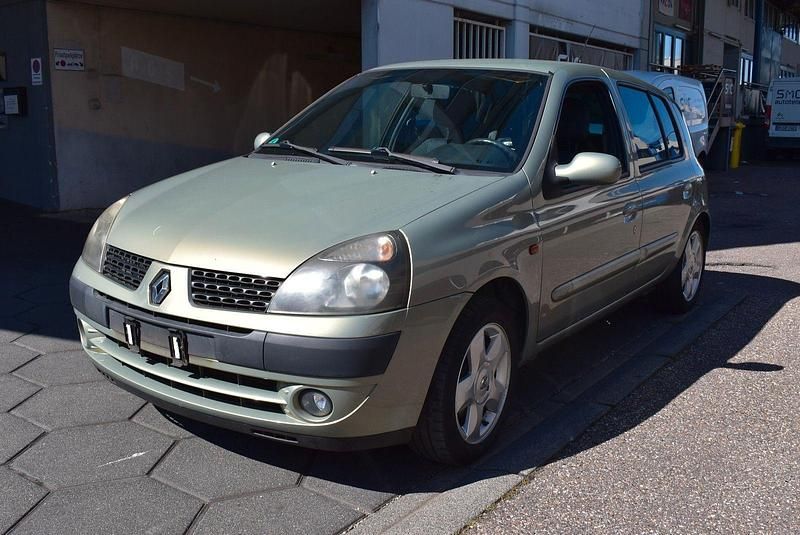 Grau Gebraucht 2002 Renault Clio II Limousine | 1.000 € (Fairer Preis) - Bild 1/4