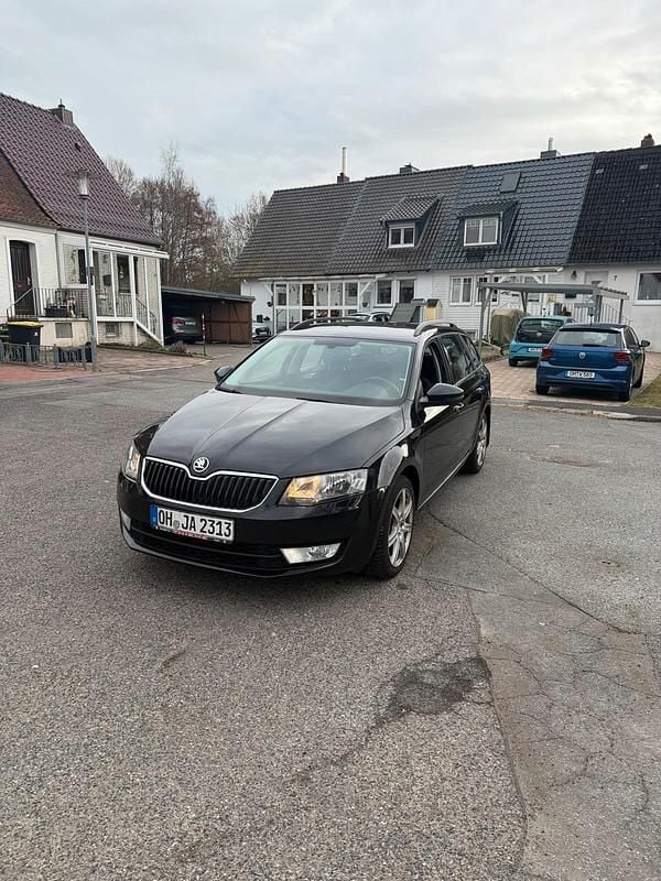 Gebraucht Skoda Octavia 150 PS (110 kW) 2015 Schwarz Kleinwagen