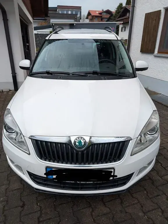 Gebraucht Skoda Roomster Plus Edition 86 PS (63 kW) 2012 Weiß Van / Kleinbus