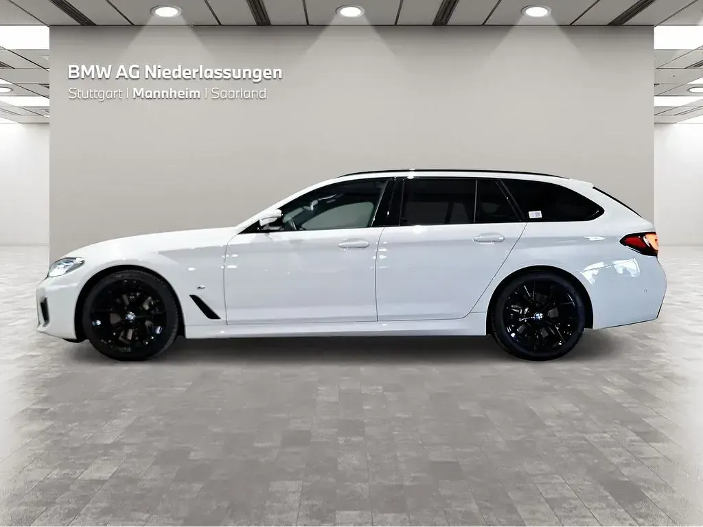 Gebraucht BMW 530 M Sport 286 PS (210 kW) 2023 Weiß Kombi