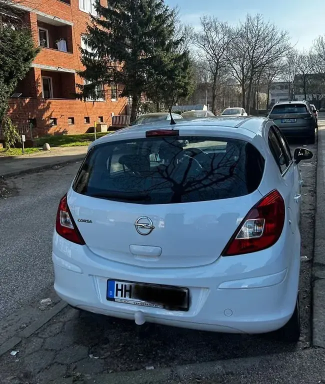 Używany Opel Corsa Active 87 KM (63 kW) 2013 Biały Hatchback
