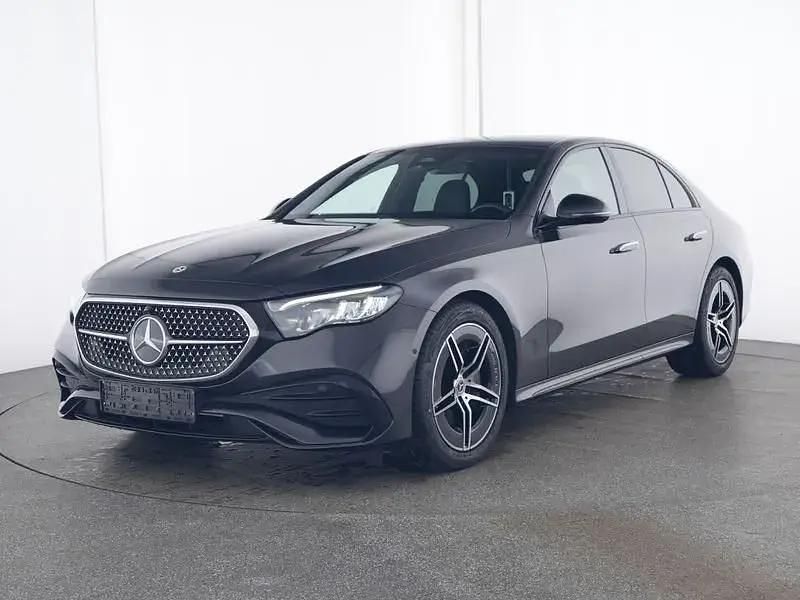 Metalliclack graphitgrau Gebraucht 2024 Mercedes E220 AMG Limousine | 50.777 € (Guter Preis) - Bild 1/4