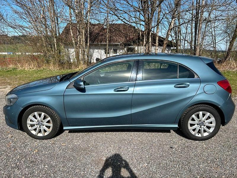 Gebraucht Mercedes A200 136 PS (100 kW) 2013 Blau Limousine