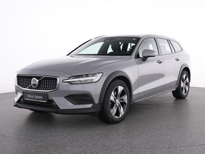 Gebraucht Volvo V60 CC Plus 197 PS (144 kW) 2023 Vapour grey / metallic Kombi