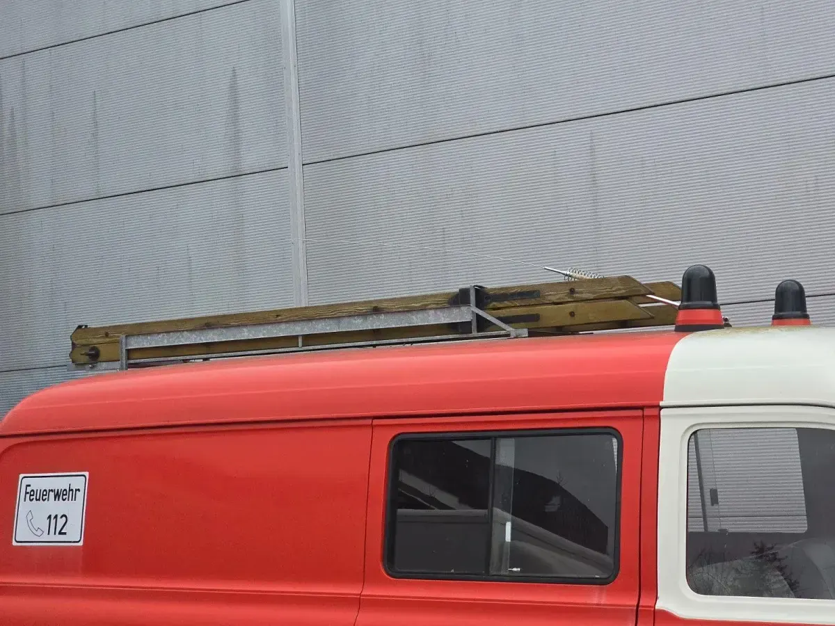 Używany Ford Transit 65 KM (47 kW) 1972 Czerwony Sedan/Limuzyna