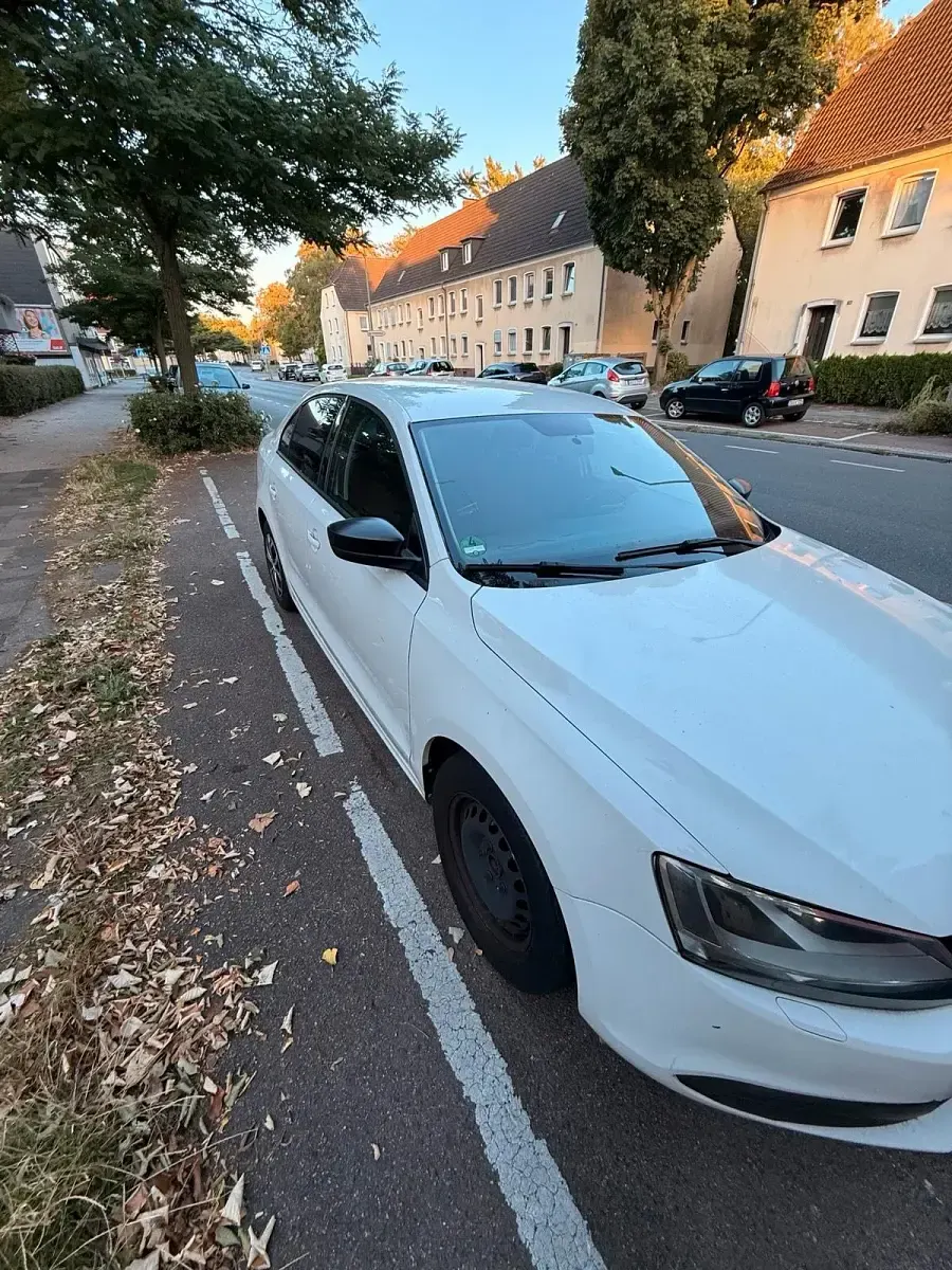 Gebraucht VW Jetta 116 PS (85 kW) 2013 Weiß Limousine