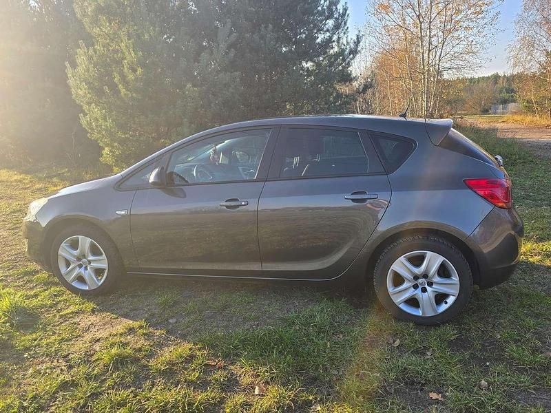 Gebraucht Opel Astra Design Edition 87 PS (63 kW) 2011 Grau Limousine