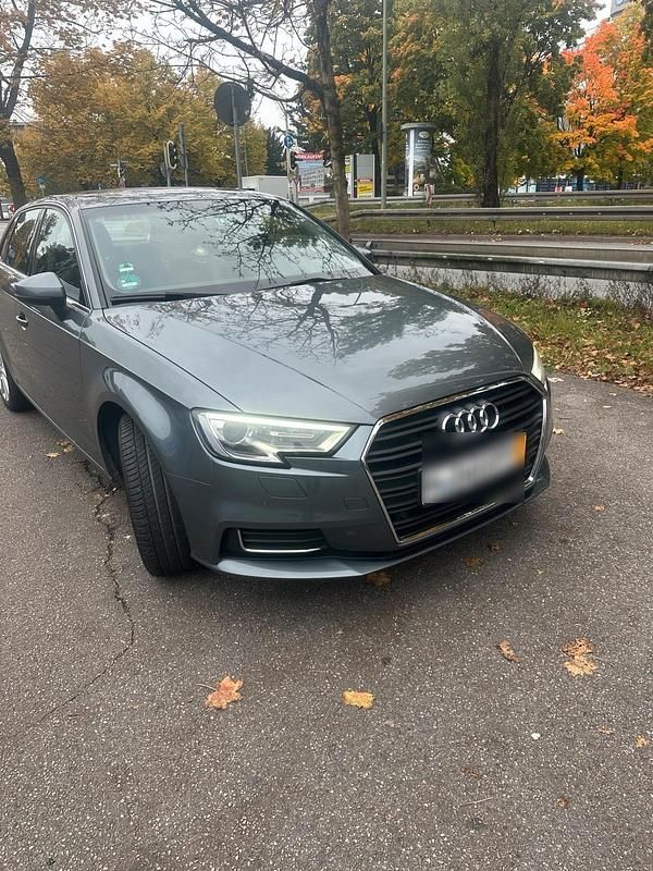 Grau Gebraucht 2017 Audi A3 Sport Limousine | 11.500 € (Superpreis) - Bild 1/4