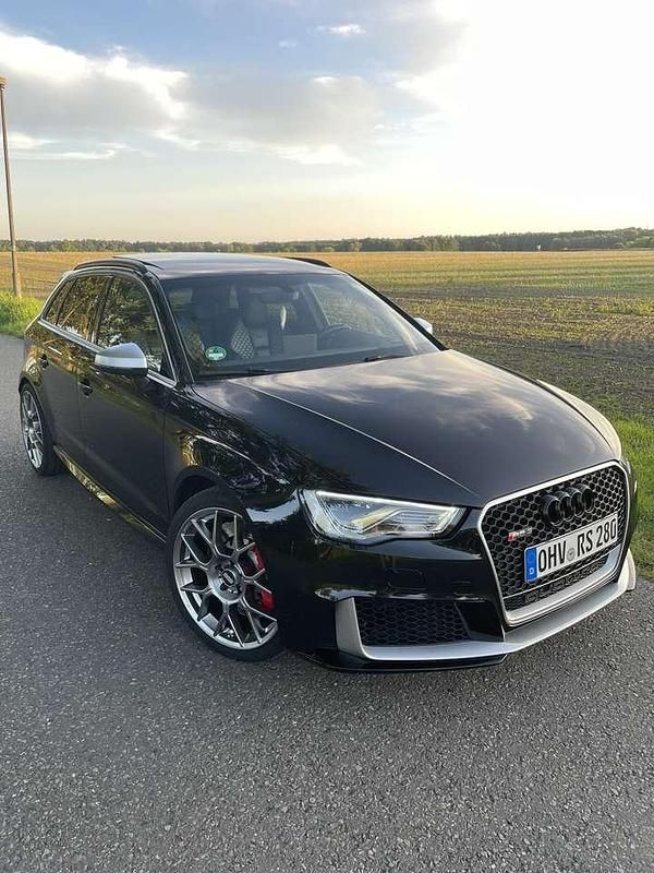 Schwarz Gebraucht 2016 Audi RS3 Sportback Kleinwagen | 35.999 € (Fairer Preis) - Bild 1/4