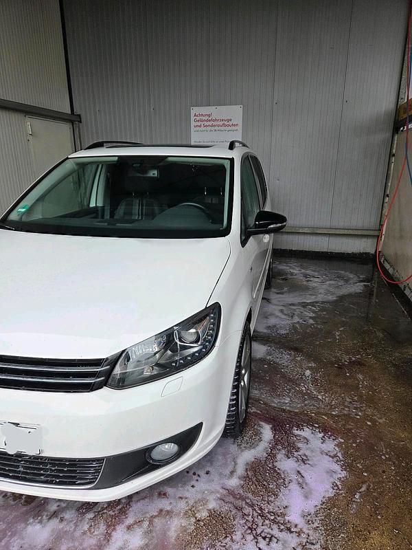 Gebraucht VW Touran Edition 140 PS (102 kW) 2012 Weiß Van / Kleinbus