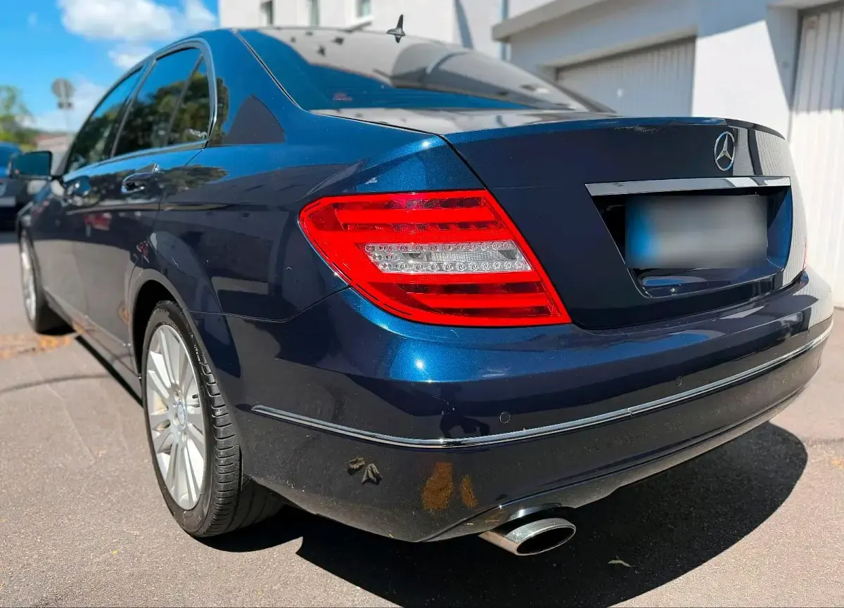 Gebraucht Mercedes C200 184 PS (135 kW) 2013 Blau Limousine