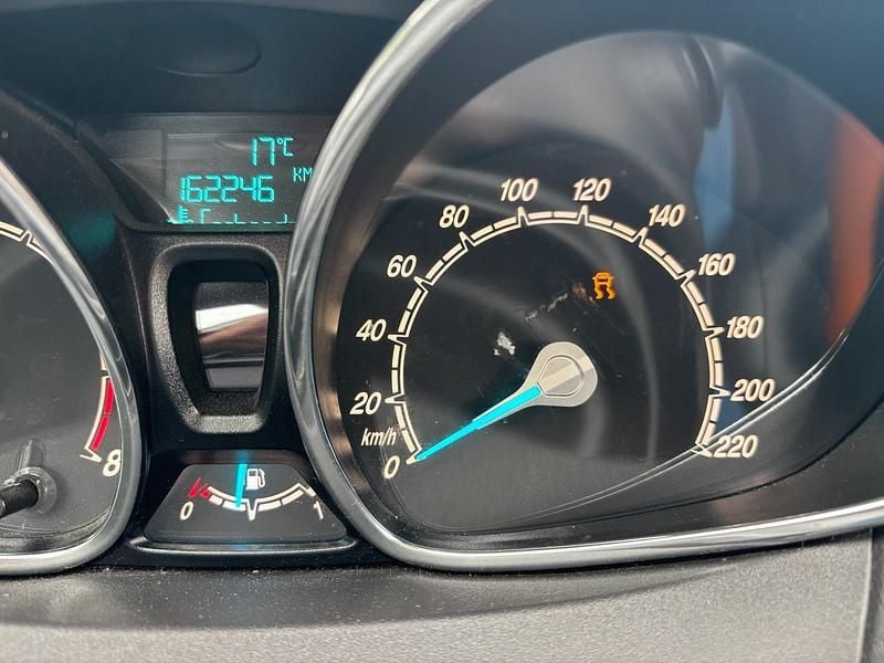 Weiß Gebraucht 2013 Ford Fiesta Kleinwagen | 3.200 € (Guter Preis) - Bild 1/4