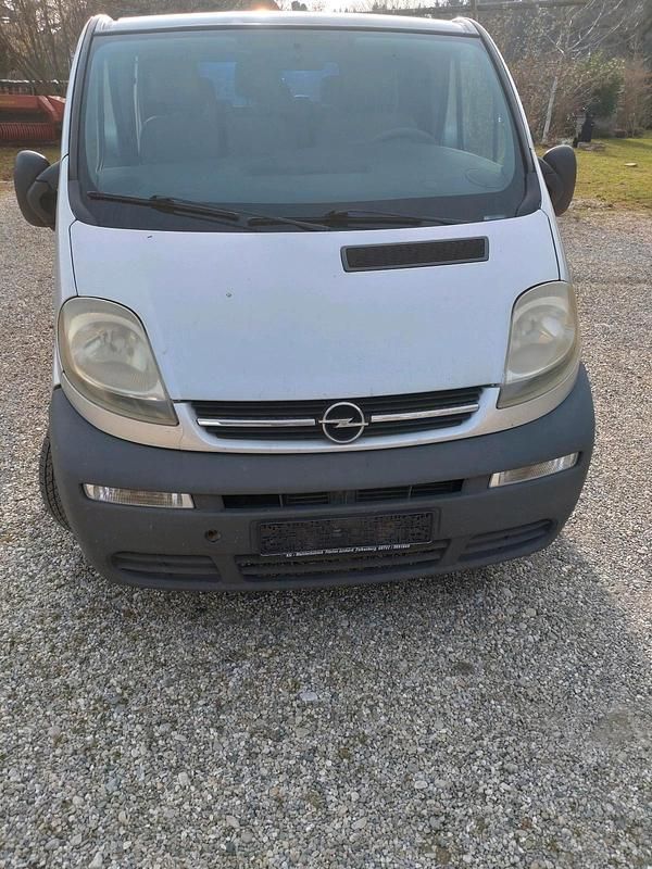 Gebraucht Opel Vivaro 101 PS (74 kW) 2002 Silber Van / Kleinbus