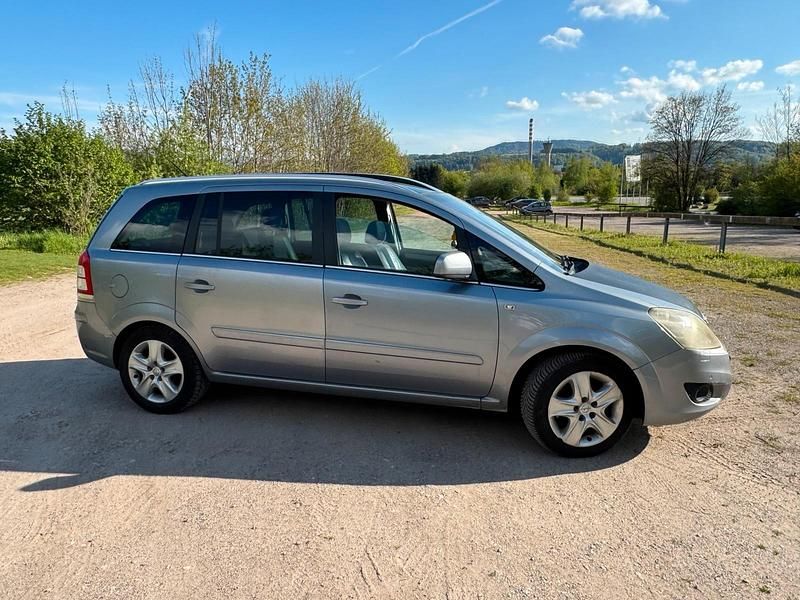 Gebraucht Opel Zafira 150 PS (110 kW) 2010 Silber Van / Kleinbus