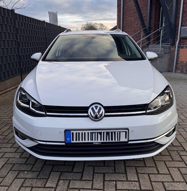 Weiß Gebraucht 2020 VW Golf VII Highline Kombi | 20.000 € (Fairer Preis) - Bild 1/4