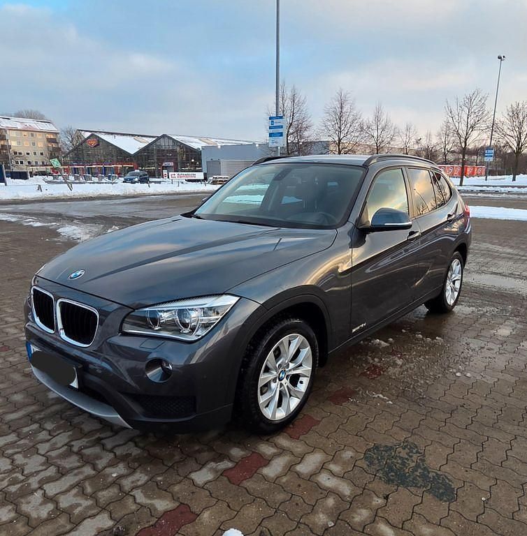 Grau Gebraucht 2013 BMW X1 Sport Line SUV | 11.300 € (Fairer Preis) - Bild 1/4