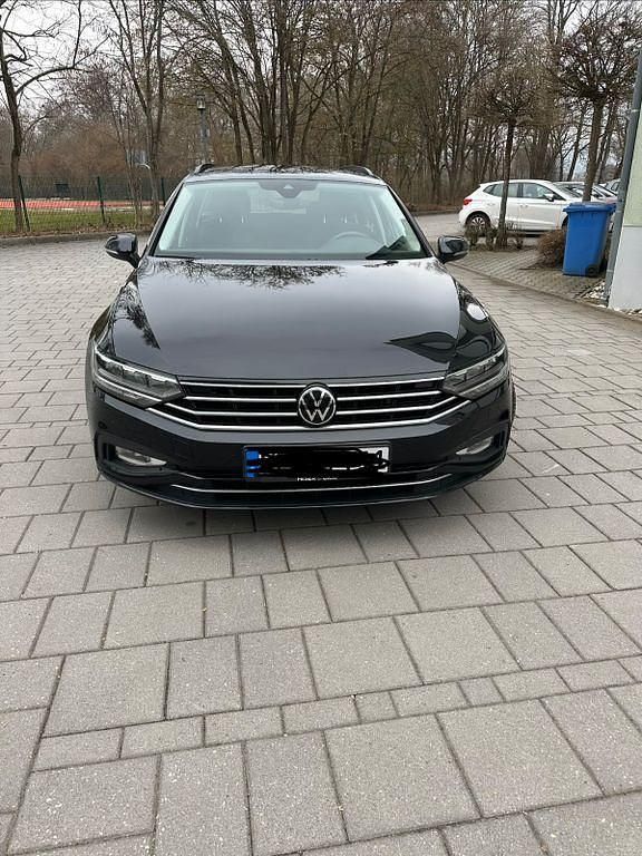 Gebraucht VW Passat Business 150 PS (110 kW) 2022 Schwarz Kombi