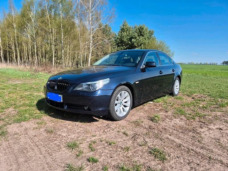 Blau Gebraucht 2006 BMW 523 Limousine | 4.500 € (Guter Preis) - Bild 1/4