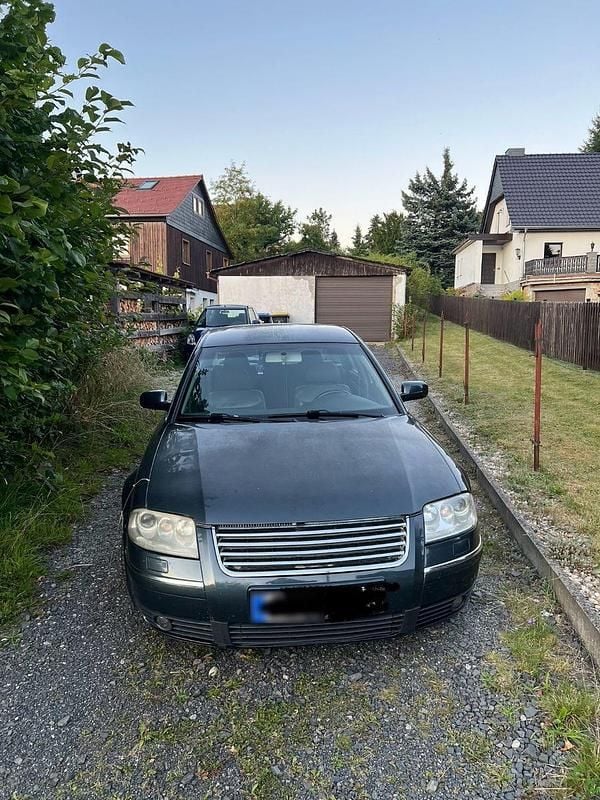 Second-hand VW Passat 150 CP (110 kW) 2001 Negru Berlinǎ