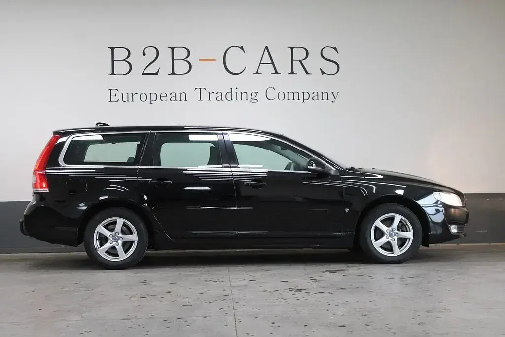 Używany Volvo V70 Standard 120 KM (88 kW) 2016 Czarny Kombi