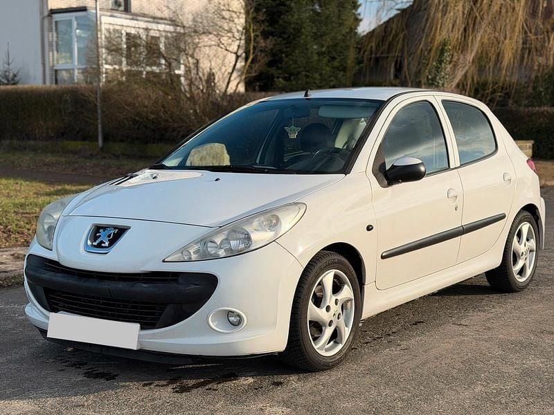 Gebraucht Peugeot 206+ 55 PS (40 kW) 2010 Weiß Kleinwagen