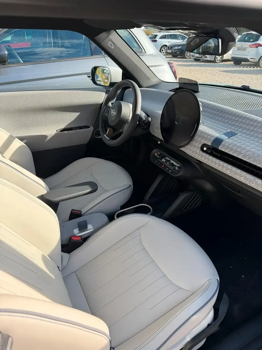 Neu Mini Cooper Favoured 135 kW (184 PS) 2025 Grün Kleinwagen