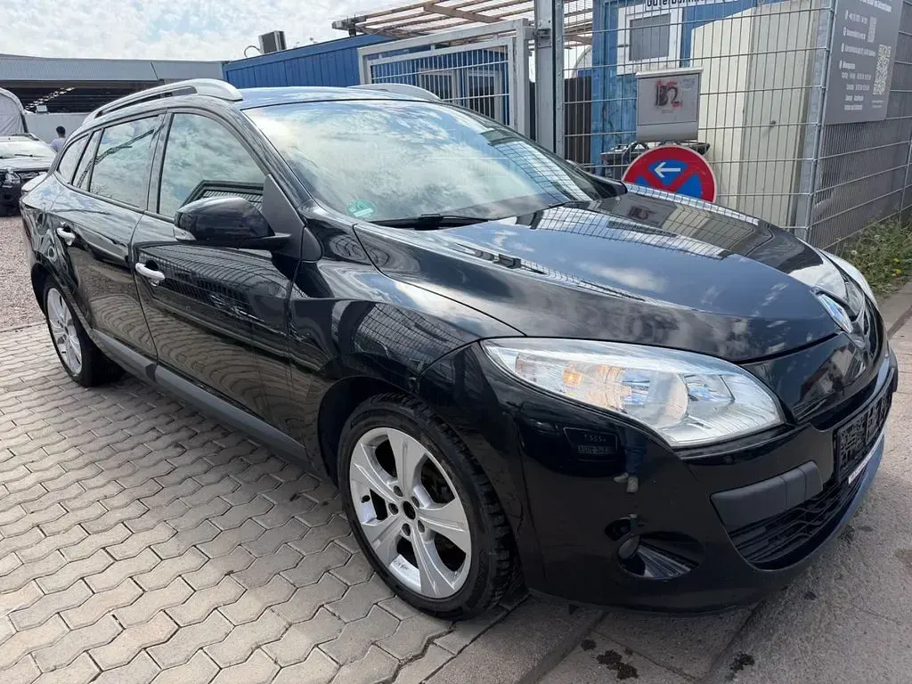 Gebraucht Renault Mégane Dynamique 106 PS (77 kW) 2011 Schwarz Limousine