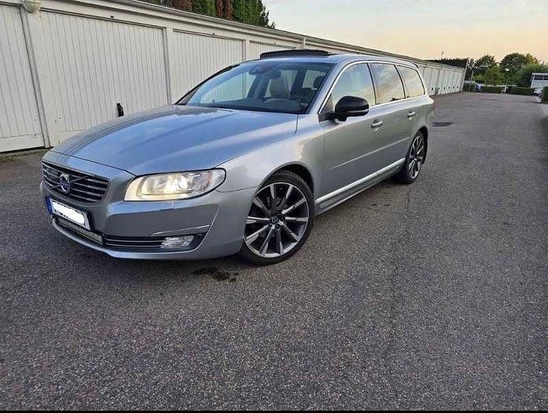 Gebraucht Volvo V70 Summum 181 PS (133 kW) 2015 Silber Kombi