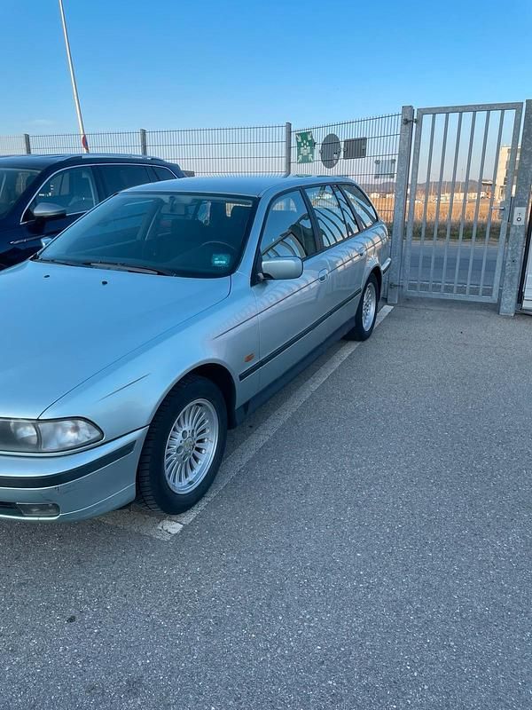 Gebraucht BMW 523 175 PS (128 kW) 1999 Blau Kombi