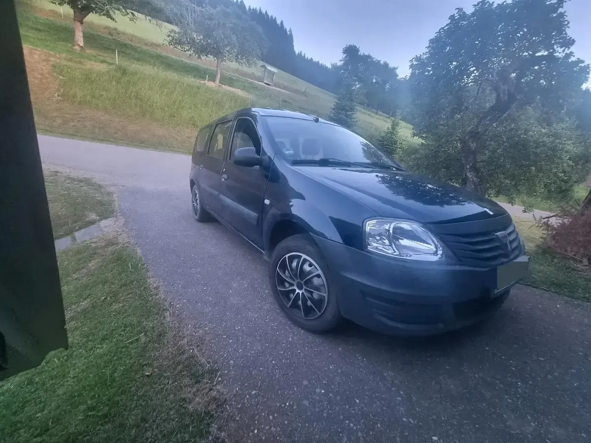 Gebraucht Dacia Logan 84 PS (61 kW) 2011 Blau Kombi
