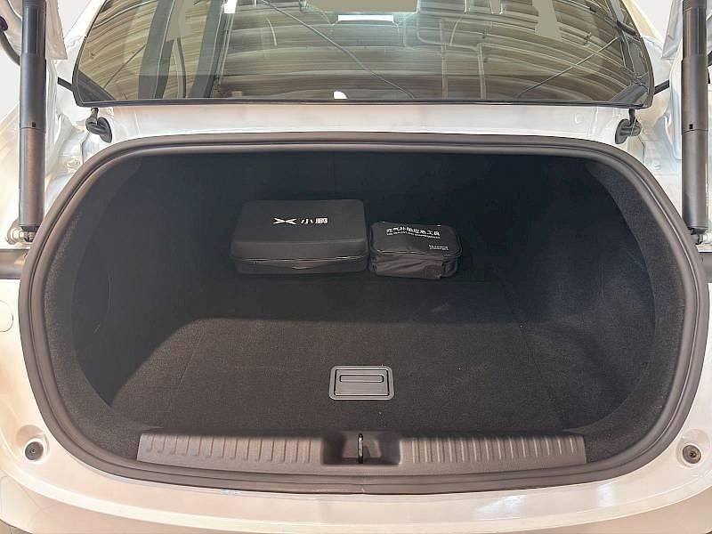 Weiß Neu 2025 XPENG P7 AWD Performance Limousine | 64.150 € - Bild 1/4