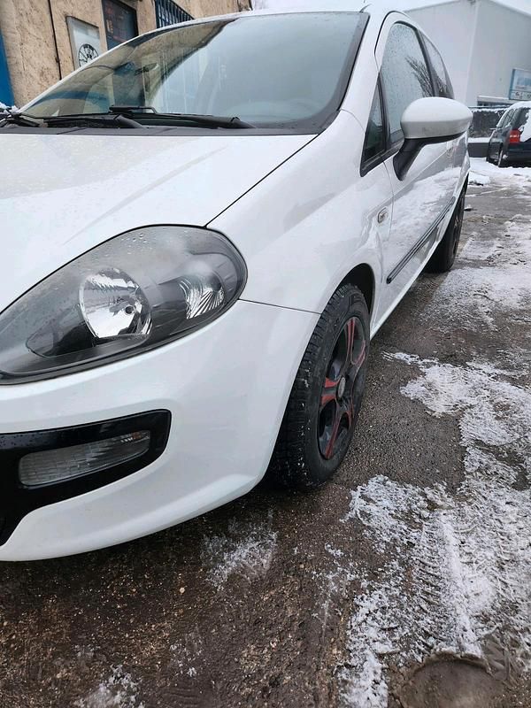 Gebraucht Fiat Grande Punto 77 PS (56 kW) 2011 Weiß Kleinwagen