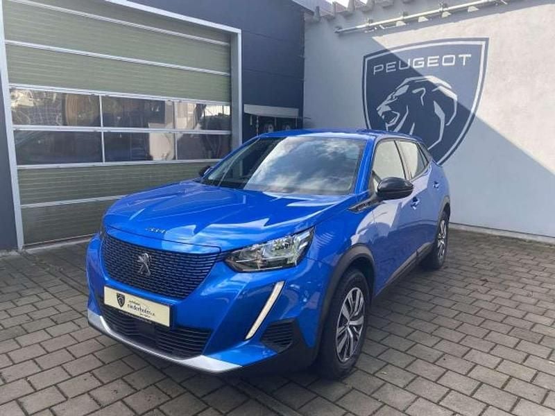 Vertigo blau perlmutt Gebraucht 2022 Peugeot e-2008 Active SUV | 16.950 € (Superpreis) - Bild 1/4