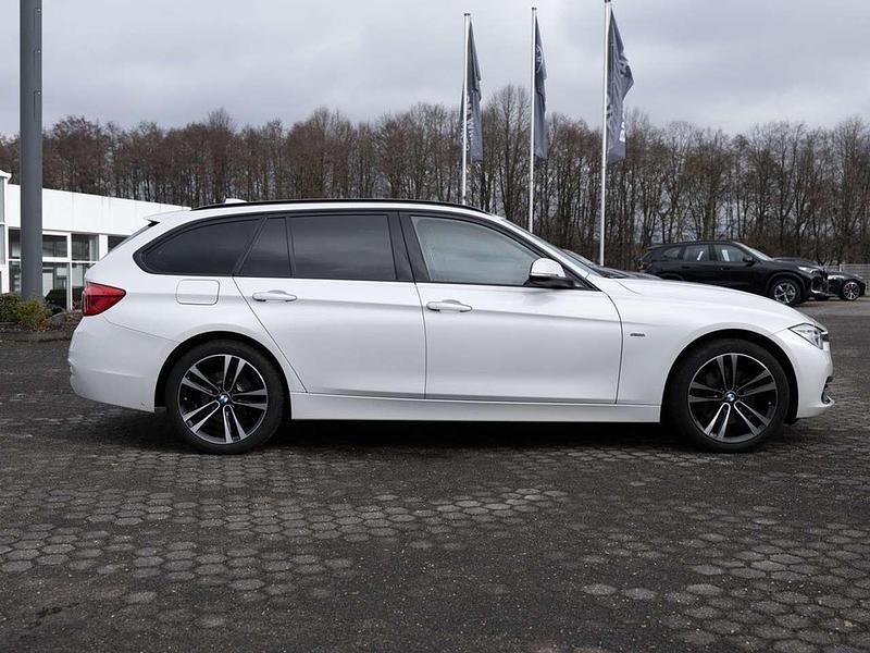 Gebraucht BMW 330 Sport Line 252 PS (185 kW) 2018 Weiß Kombi