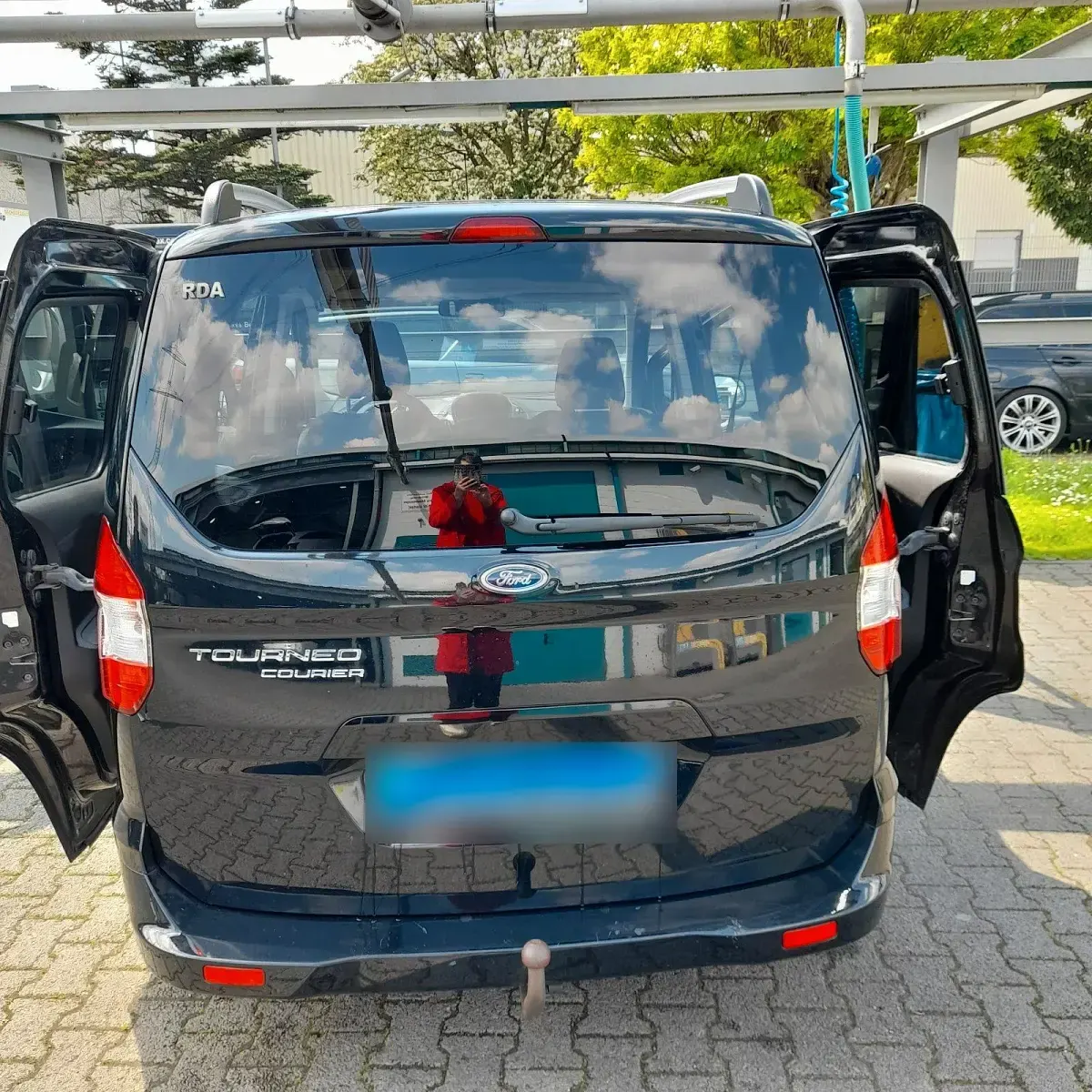 Gebraucht Ford Tourneo Courier 95 PS (69 kW) 2015 Schwarz Van / Kleinbus