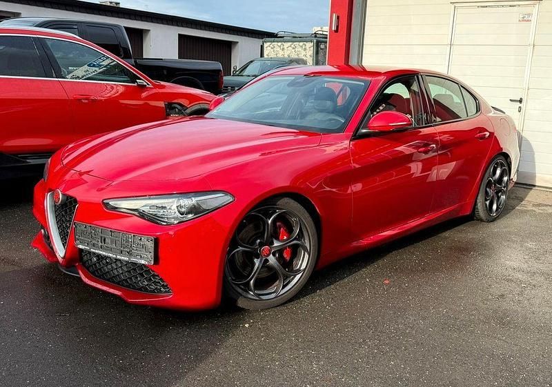 Rot Gebraucht 2018 Alfa Romeo Giulia Super Limousine | 19.950 € (Guter Preis) - Bild 1/4