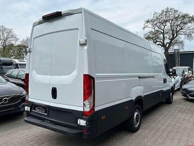 Second-hand Iveco Daily 155 CP (114 kW) 2019 Alb Van