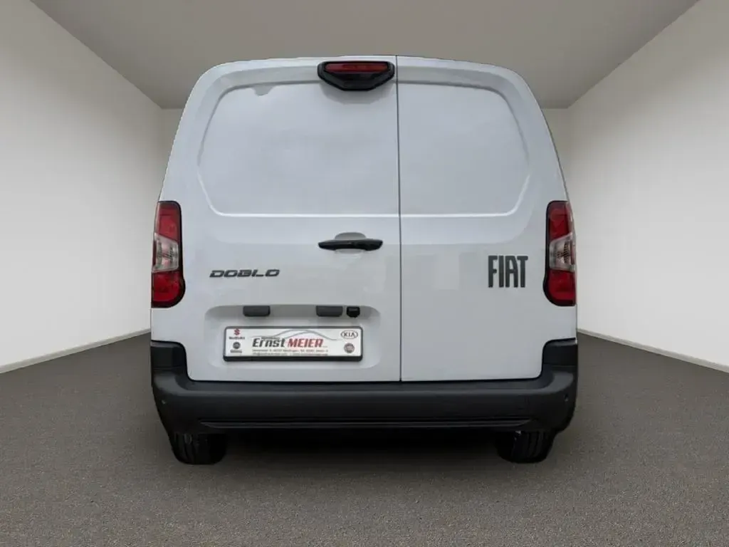 Neu Fiat Doblò 131 PS (96 kW) 2026 Weiss Van / Kleinbus
